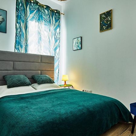 Ferienwohnung Prymasa Tysiaclecia 83A Warschau Exterior foto